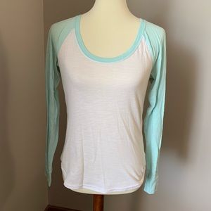 ✨VS PINK LONG SLEEVE SHIRT✨